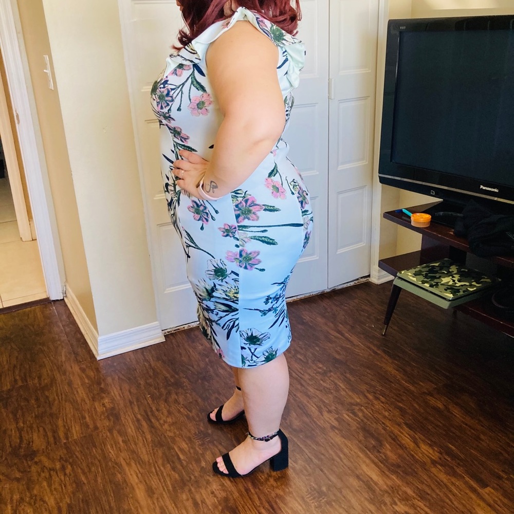 Dress - Picture 2 of 11